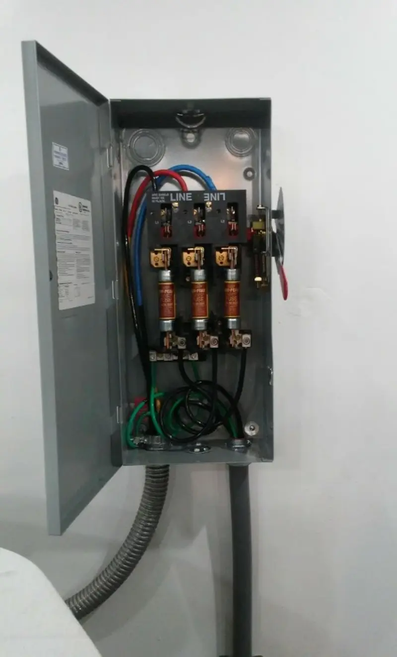 Three-phase disconnect switch installed for Smoke Detector Installation in Texas